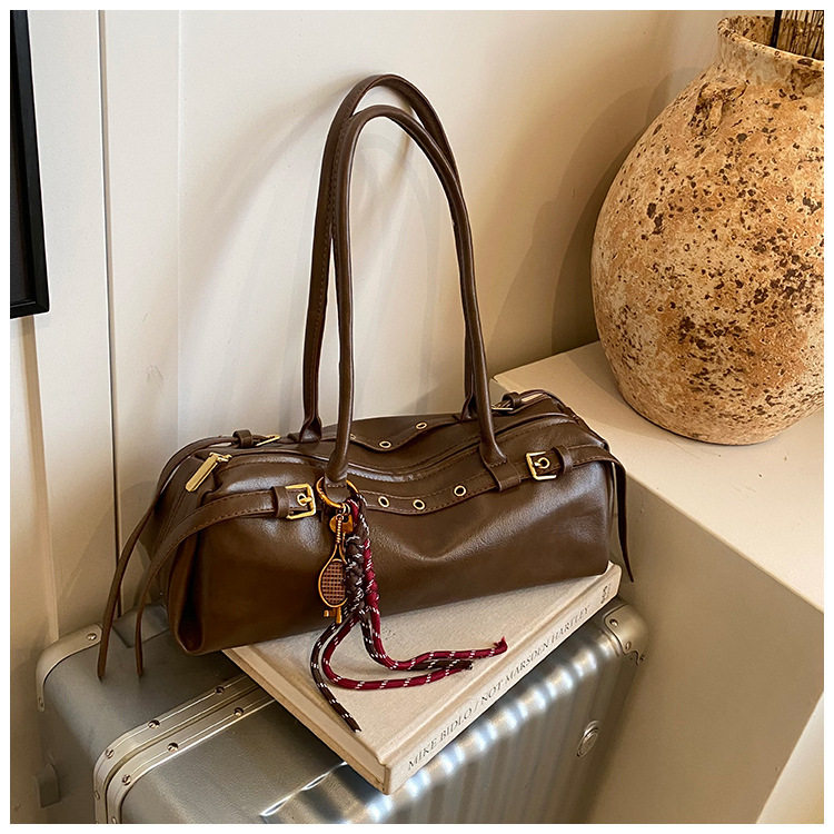 Túi xách baguette nữ phong cách retro, túi đeo tay và kẹp nách thời trang, kiểu dáng gối mềm mại — Burgundy không có mặt dây chuyền, Màu nâu không có mặt dây chuyền, Màu đen không có mặt dây chuyền, Màu nâu với mặt dây chuyền chi tiết 44