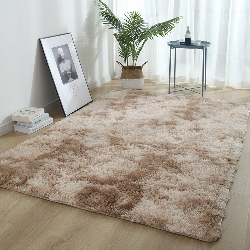 シンプルで厚いじゅうたんの寝室のベッドの上でかわいい少女の部屋はソファーのお茶のいくつかの客間の窓の毛布のマットを敷きます。|undefined