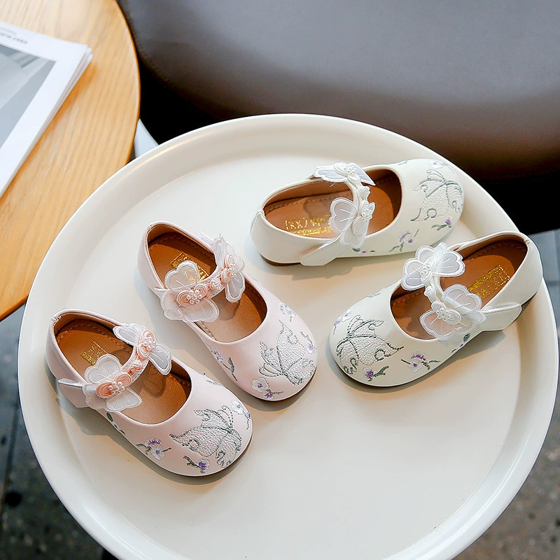 Детская 2024 новая девушка Hanfu с мягким дном, национальный прилив, вышитые туфли принцессы, одиночные туфли, милые банты, национальный ветер, маленькая кожа
