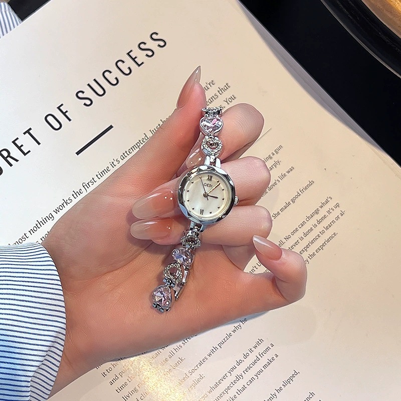 Goldie Exquisite Bracelet Retro Light Luxury Design Love Rhinestone Light Luxury Temperament Hollow Quartz Watch Cross-Border