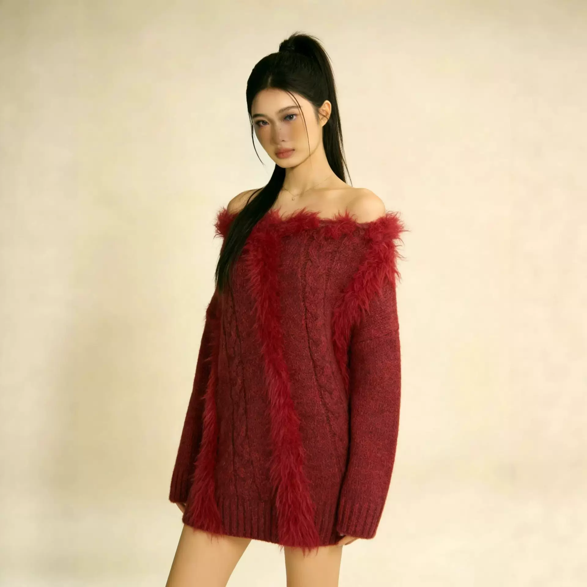 定制新款女宽松中长款酒红色露肩毛衣毛绒拼接麻花设计感过年喜庆