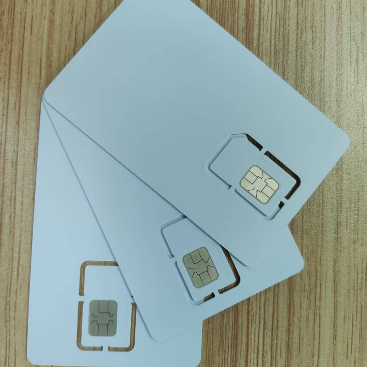 ESIM תʵ忨 оƬ д Դ ֶ֧ʹ