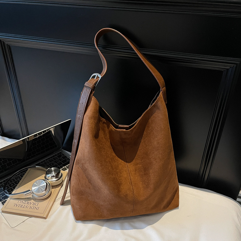 Bolsa retro esmerizada de terro para mujeres 2025 nueva gran capacidad de viaje de un solo hombro bolsas de cubo bolsas de ocio