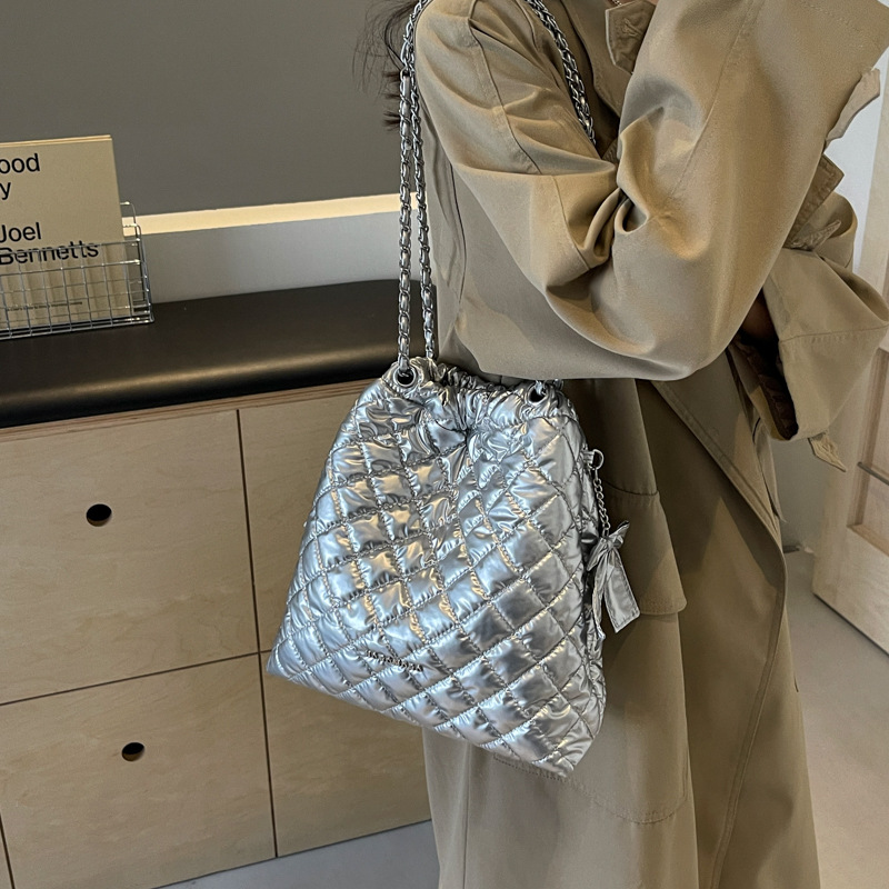 Lingge filo ricamato grande capacità per le donne 2024 nuova moda pendolari spalla versatile catena tote borsa a secchiello_voghion.com