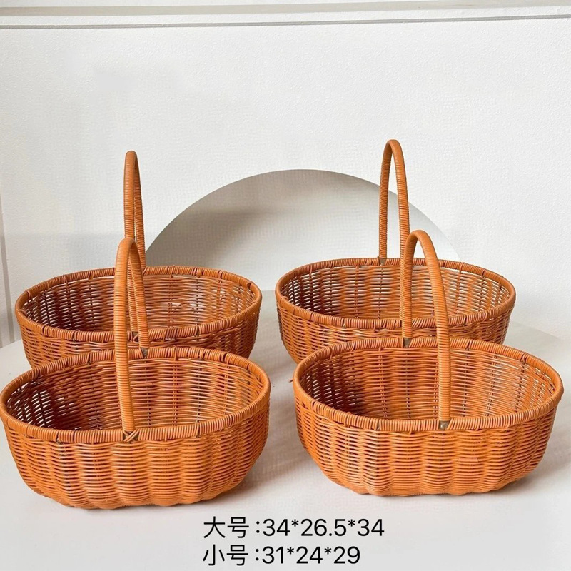 中秋節の月餅の生花は花のかごを手にして藤を作って果物のかごを編みます。|undefined