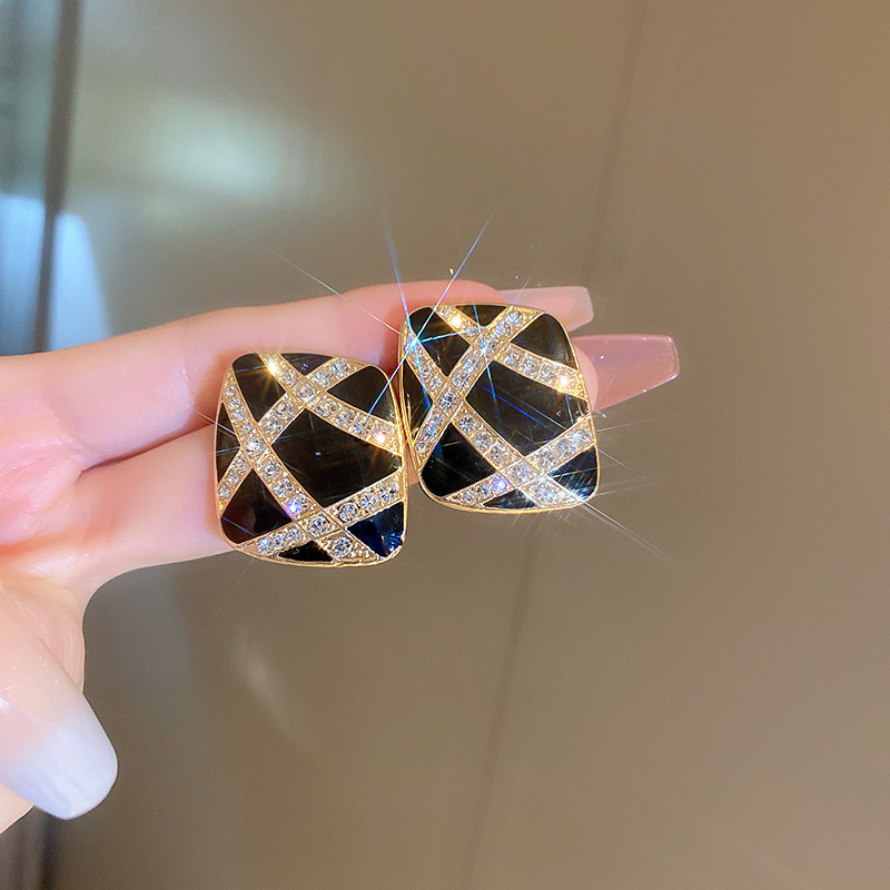 Oro real galvanizada plata aguja patrón pendientes triángulo personalidad dos-color gota pendientes estilo metal europeo y americano Mediados de antiguos pendientes para las mujeres