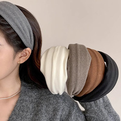 グレーレトロつば広スエードヘアバンド女性用 2025 新しいハイエンド秋冬高頭蓋圧力ヘア洗顔ヘアピンヘッドバンド