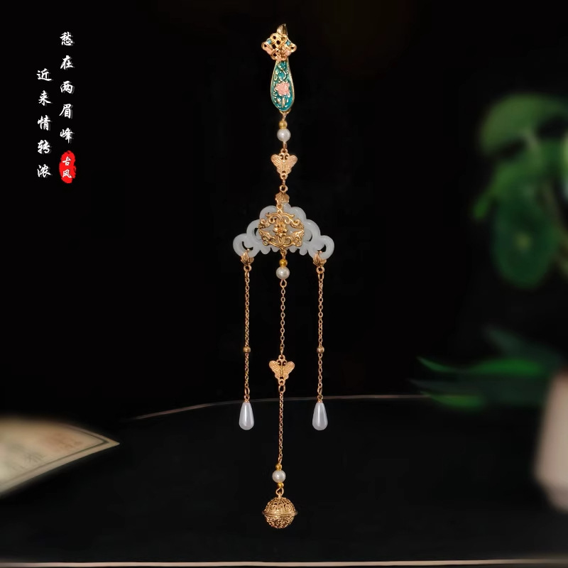 Ancient Style Cheongsam Brooch Pendant for Women, Retro Chinese Palace Wind Chime Pendant, Hanfu Tea Dress Pendant Brooch