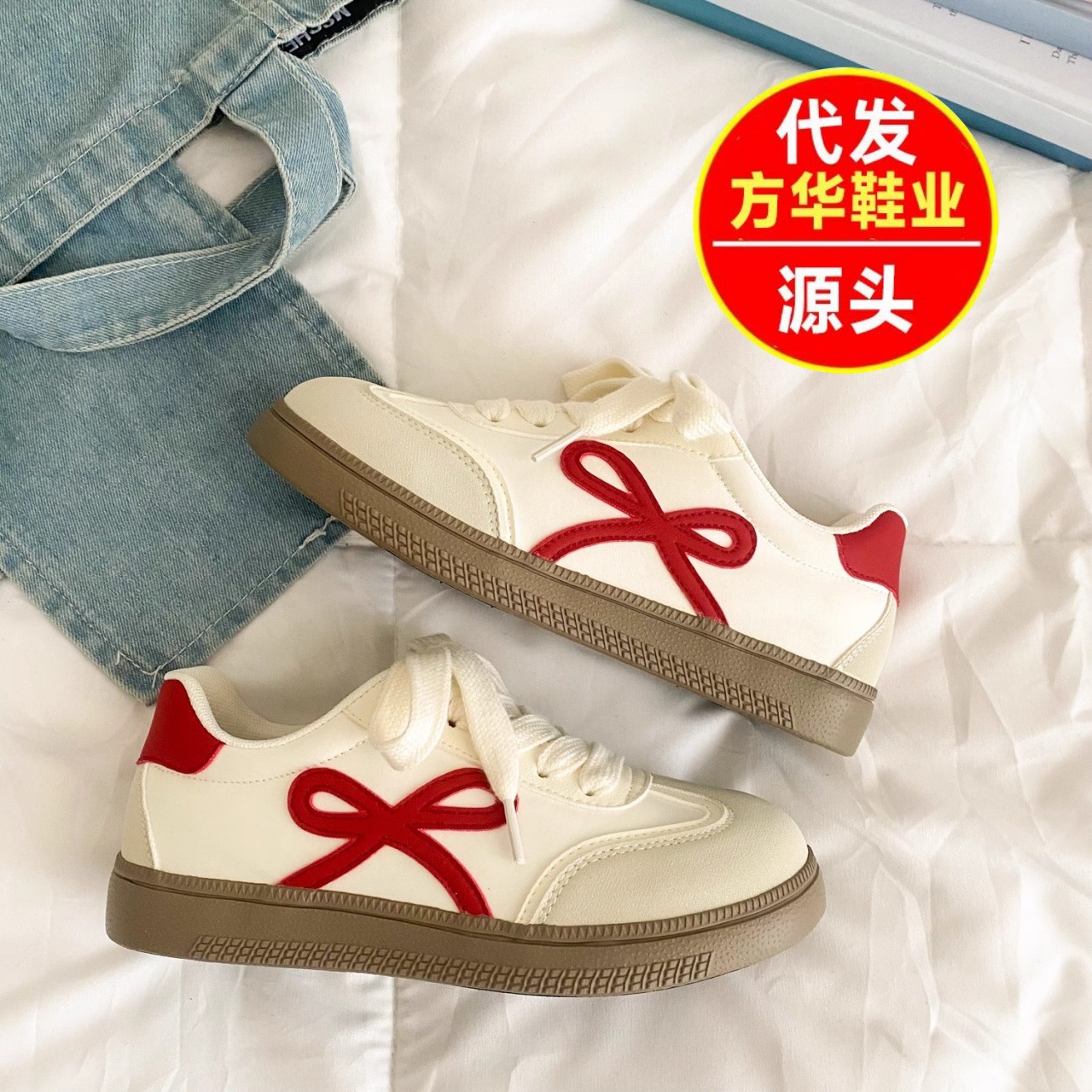 Retro nicho de fondo grueso zapatillas deportivas casuales de color para mujeres 2026 nuevo arco de primavera y verano zapatos blancos