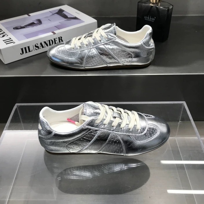 シープスキンバージョン〜レトロラウンドトゥフラットレースアップ通気性ドイツトレーニングシューズ女性用 2025 新しいカジュアルスポーツシューズフォレスト・ガンプシューズ|undefined