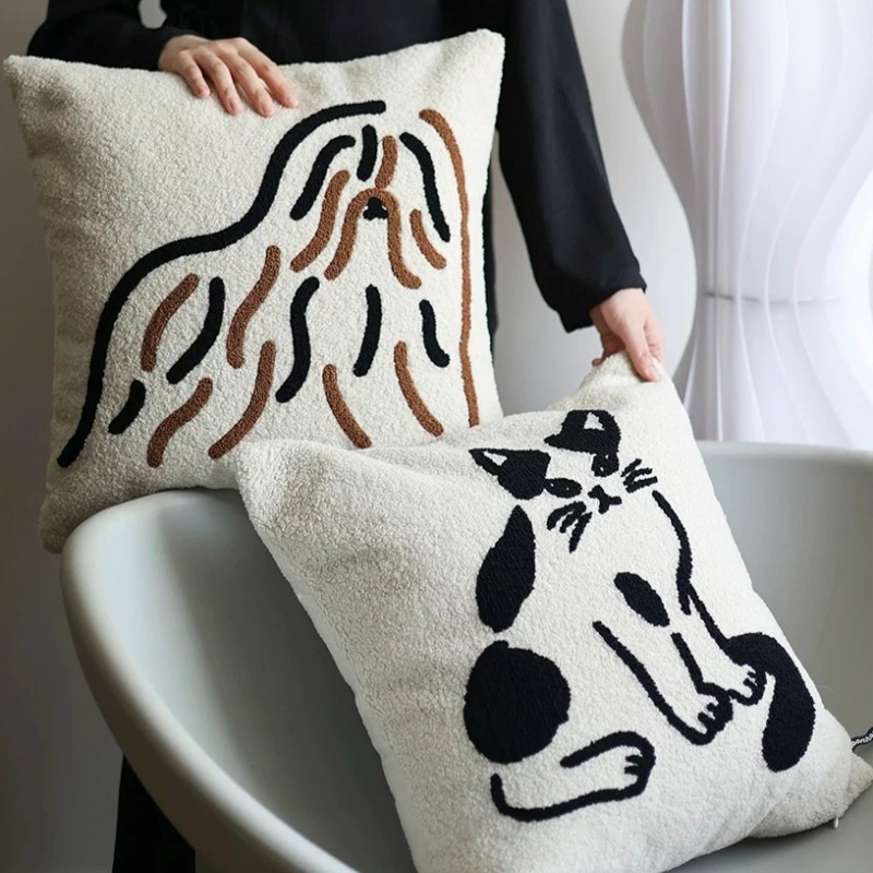 Un estilo medieval nórdico pequeño hermoso animal nocturno gato toalla de industria pesada bordada bordada desmontable almohada de cintura almohada