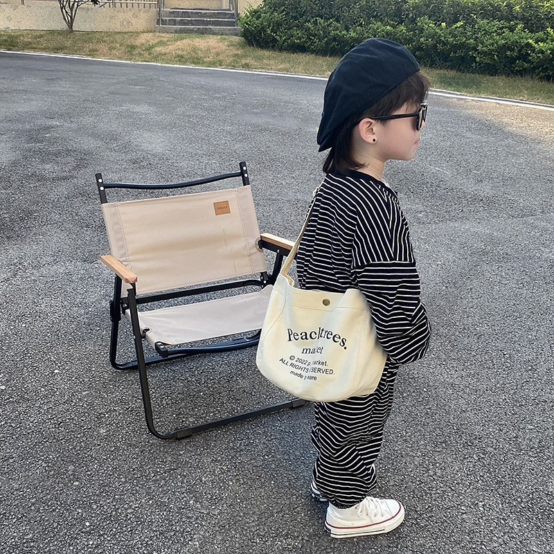 新しい子供のキャンバスのカバンはカジュアルです。|undefined