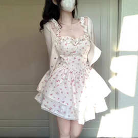 白色碎花吊带连衣裙女夏辣妹性感纯欲风收腰显瘦蓬蓬裙甜辣风裙子