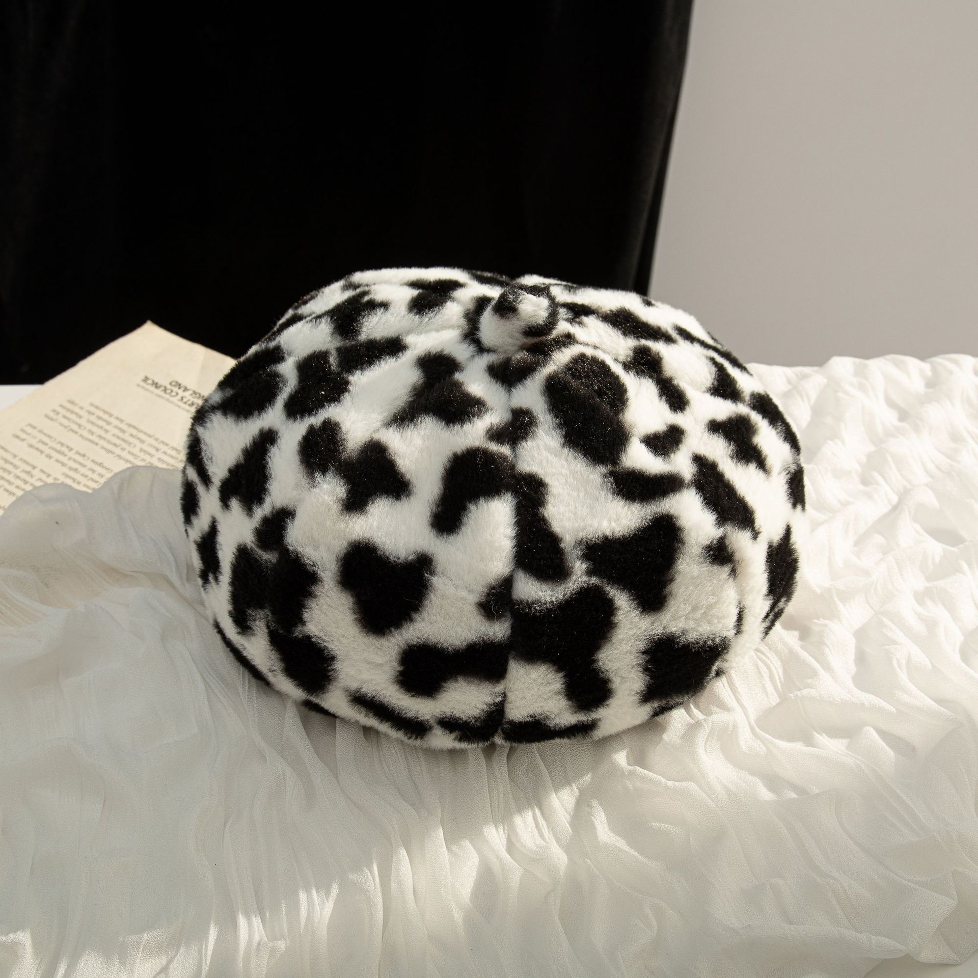 Unisex Vintage Style Cows Graffiti Cattle Eaveless Beret Hat display picture 11