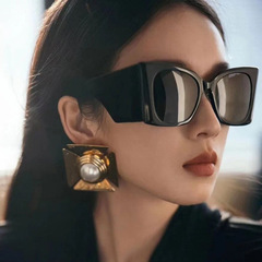 European and American-style trendy sunglasses for women—Instagram influencer big-frame, wide-leg sunglasses—cross-border hip-hop street fashion sun glasses.