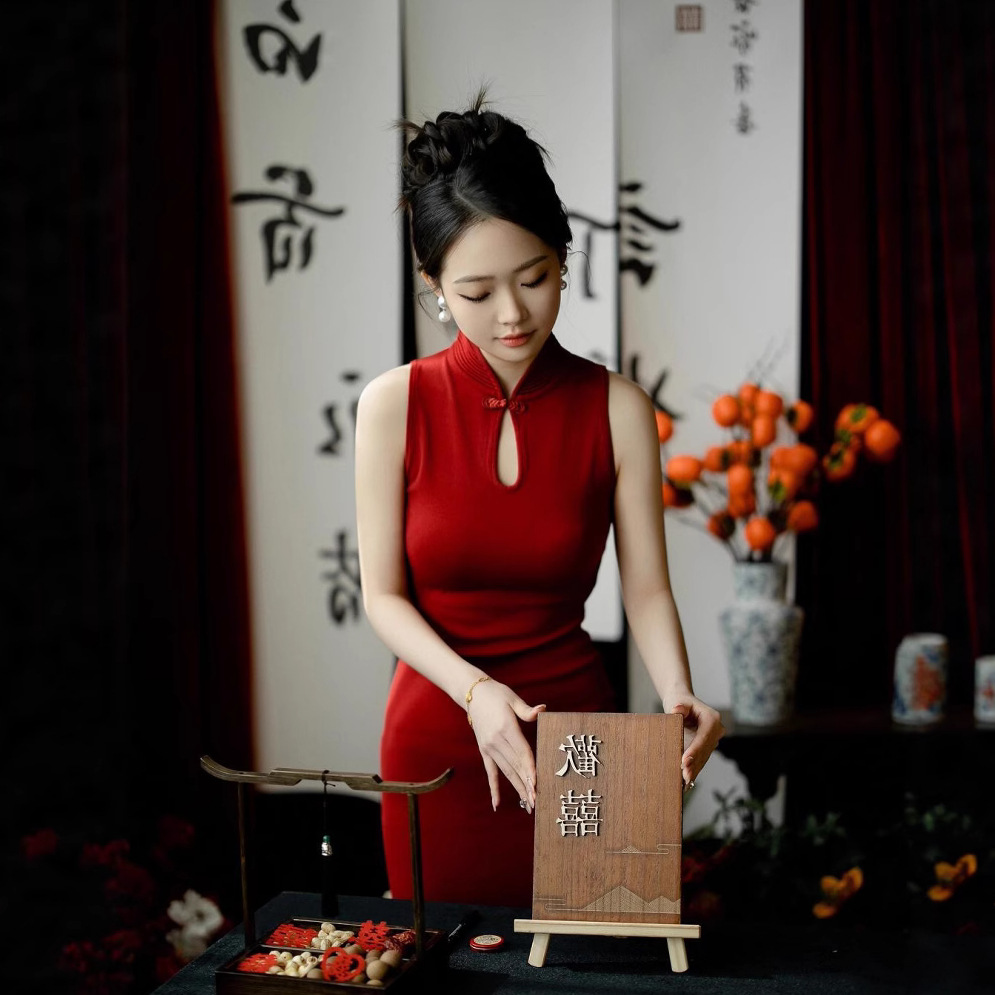 新中式订婚旗袍改良年轻款少女2025新款敬酒服新娘红色连衣裙女夏