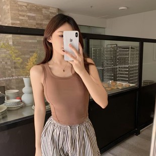 New Versatile Fashionable Vest with Built-In Breast Pads