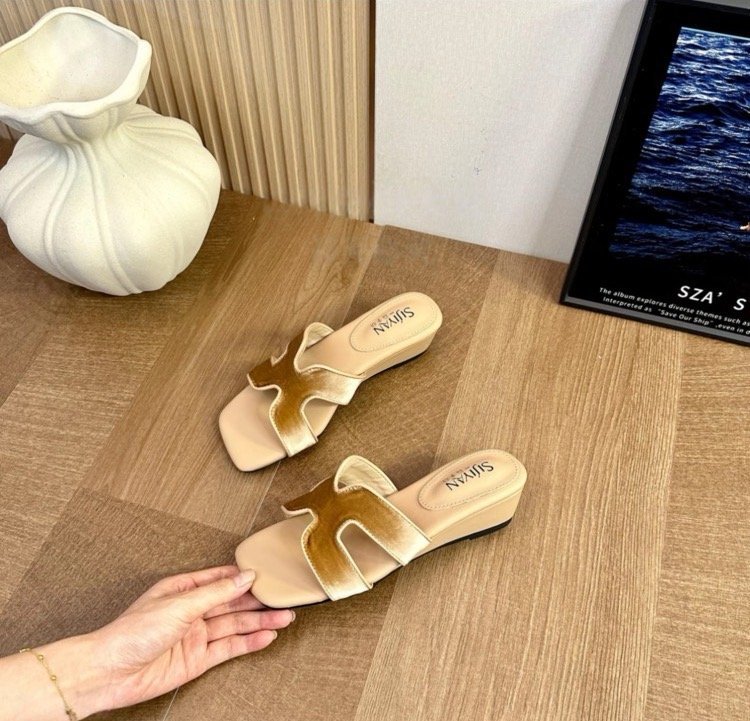 Women's Summer 2026 New Fashion High-end Flat Comfortable Sandals With Chunky Heels For Casual Beach Wear_vogvips.com