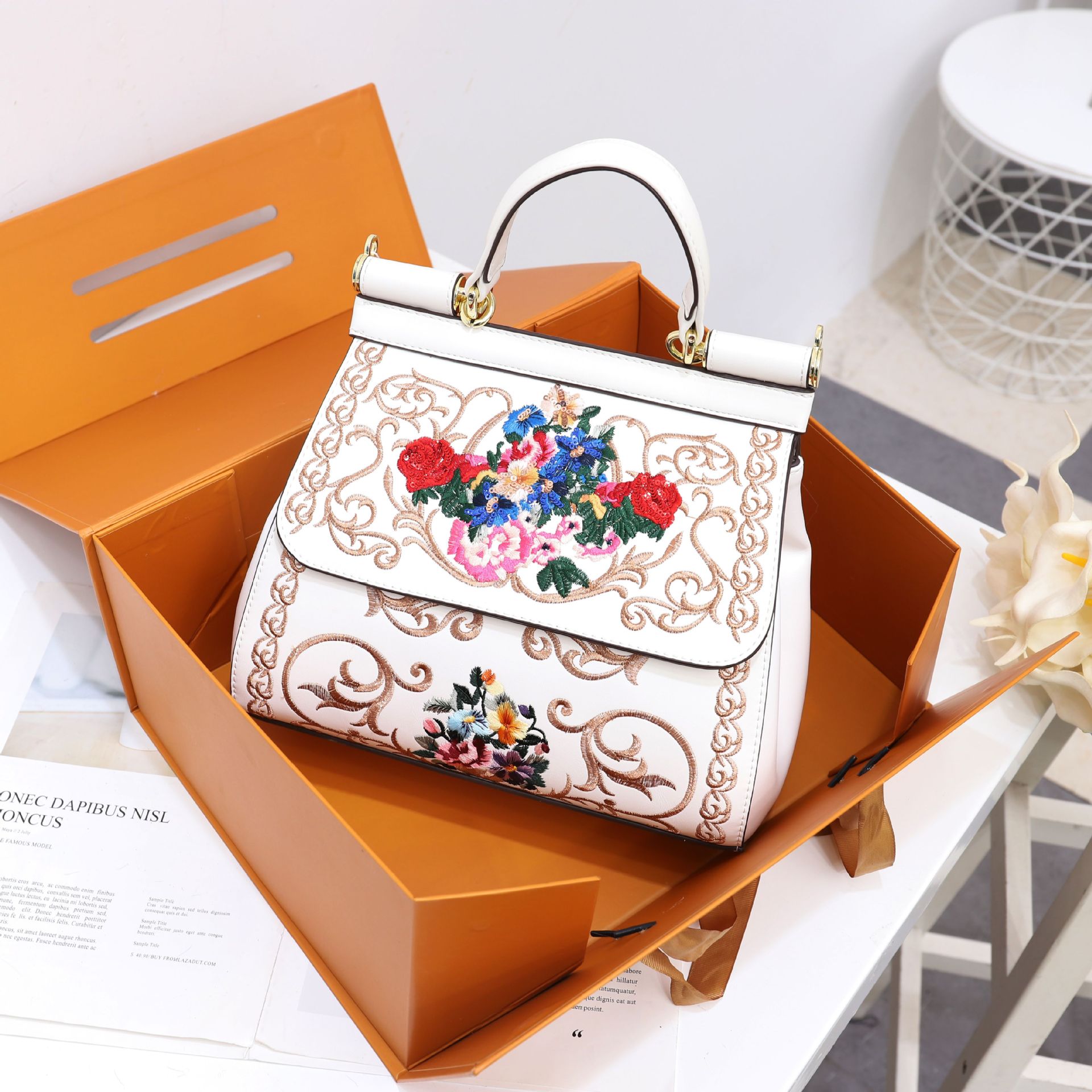 Women's Medium All Seasons Pu Leather Flower Fashion Embroidery Square Flip Cover Handbag display picture 7