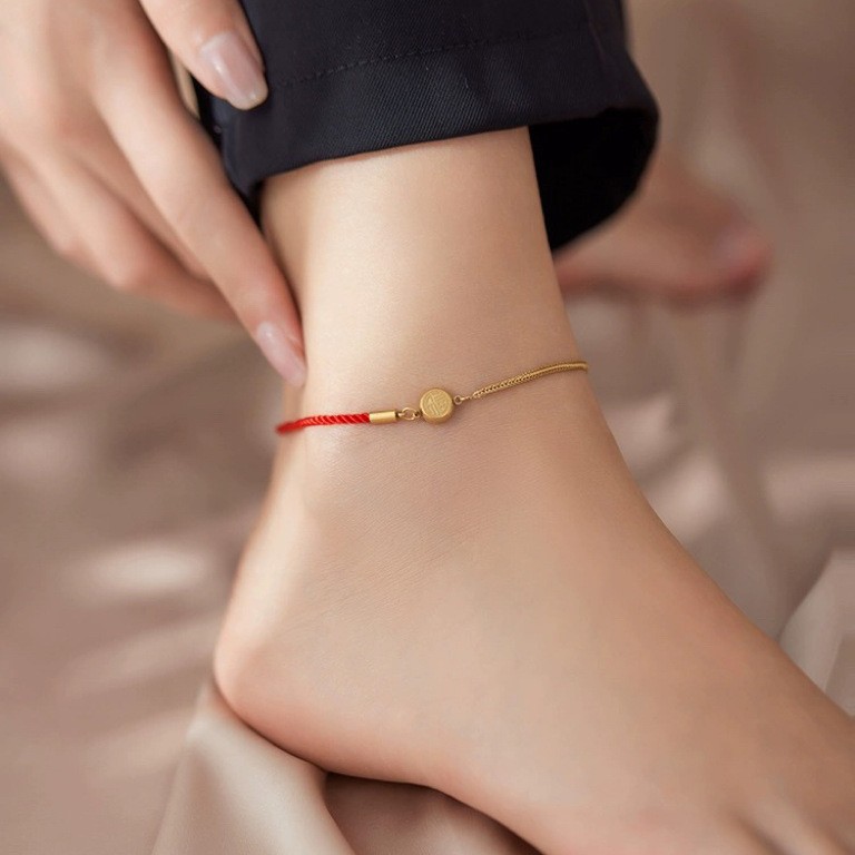 Wenjian suerte de doble cara tridimensional pequeña marca afortunada cuerda roja tobillos mujer temperamento simple 2023 nuevos pies de nicho