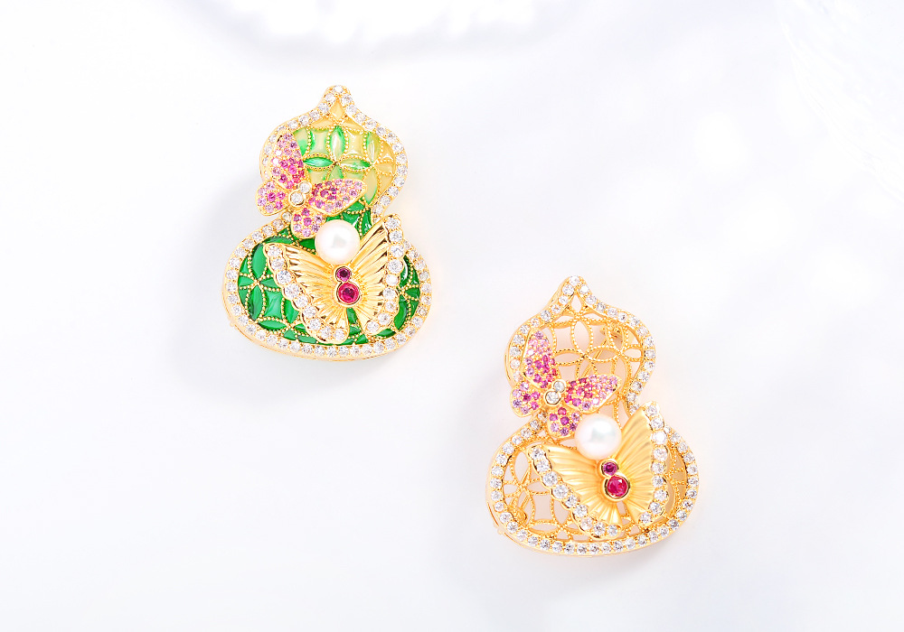 Traditional Chinese-style gourd and butterfly brooch, featuring openwork enamel and freshwater pearls, suitable as a pin or accessory for suits and coats