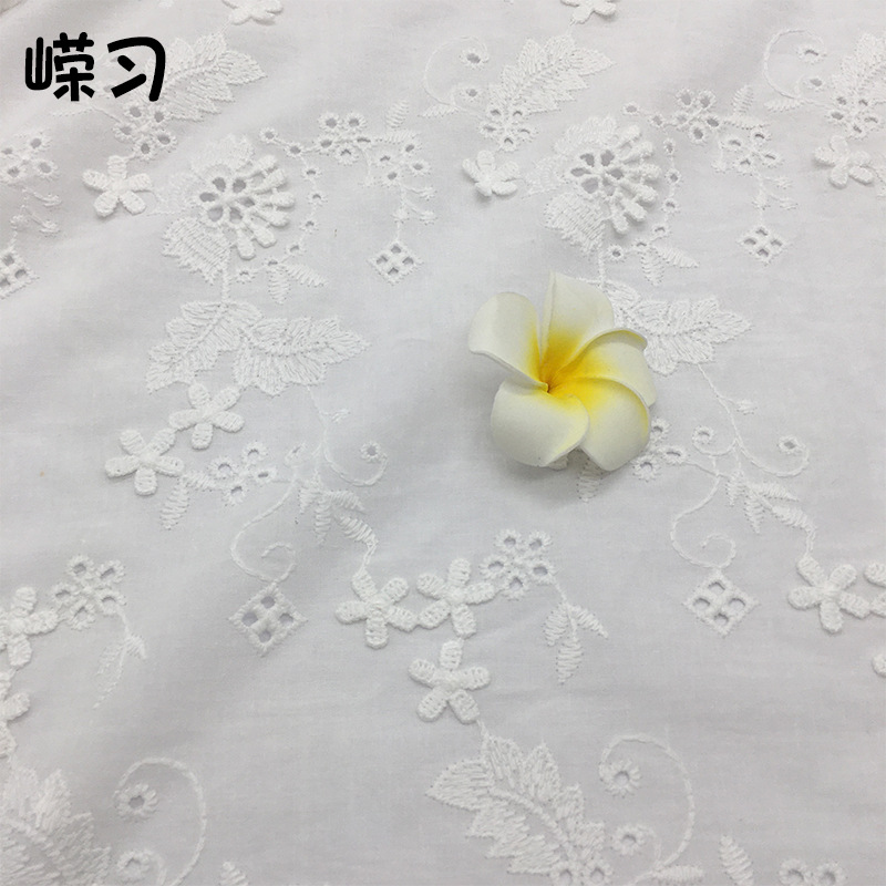 棉布双边定位刺绣面料立体浮花穿孔菱形牛奶丝小花靠垫女装绣花布