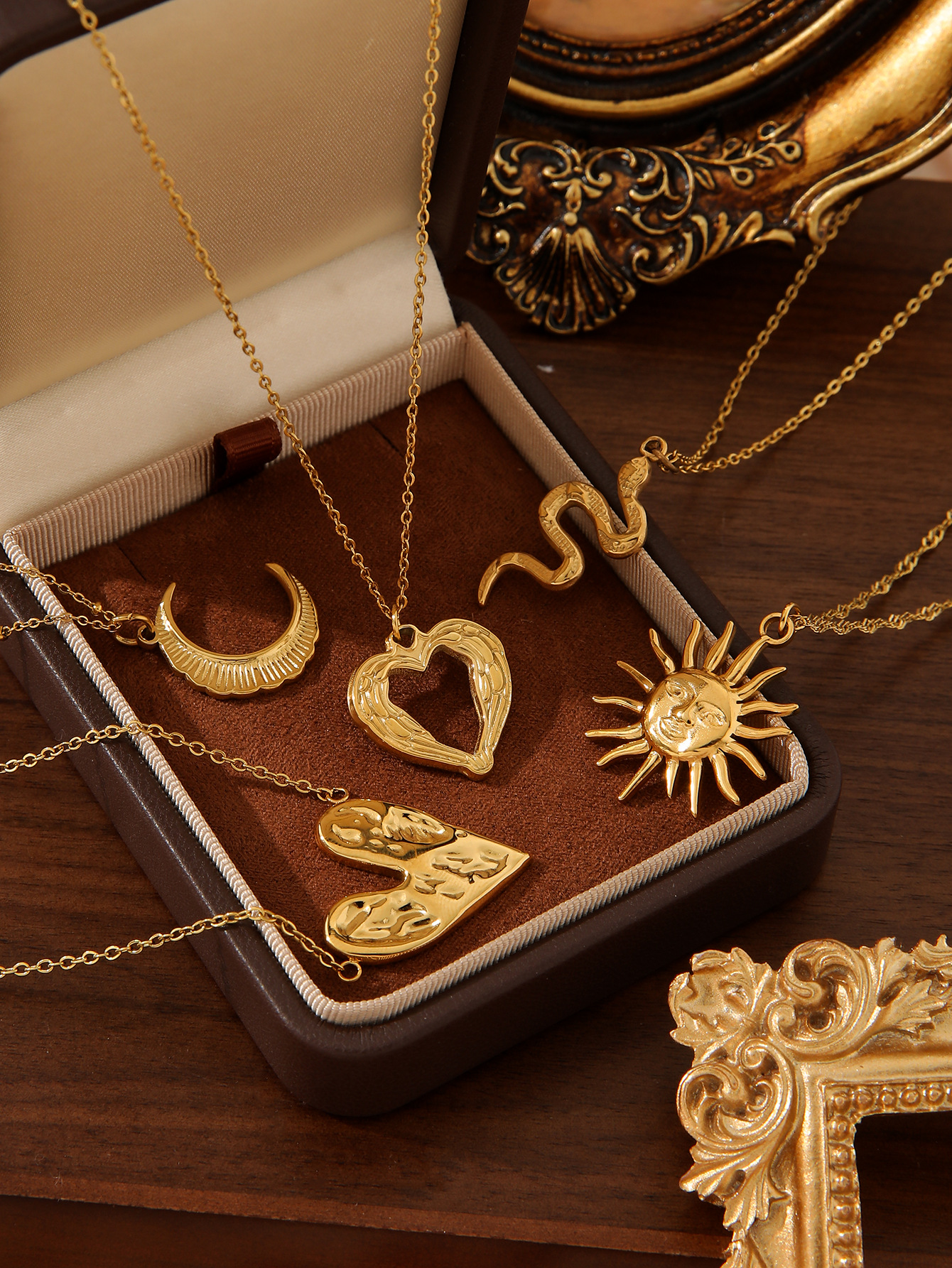 9g Weight 18K Gold Plated Plating Material Titanium Steel Pendant Material Pendant Necklace Classification Titanium Steel Chain Material cable chain Chain Type 1 Piece Quantity Wholesale Jewelry Vintage Style French Style Sun Heart Shape Snake Titanium Steel 18K Gold Plated Plating Pendant Necklace Cable Chain
