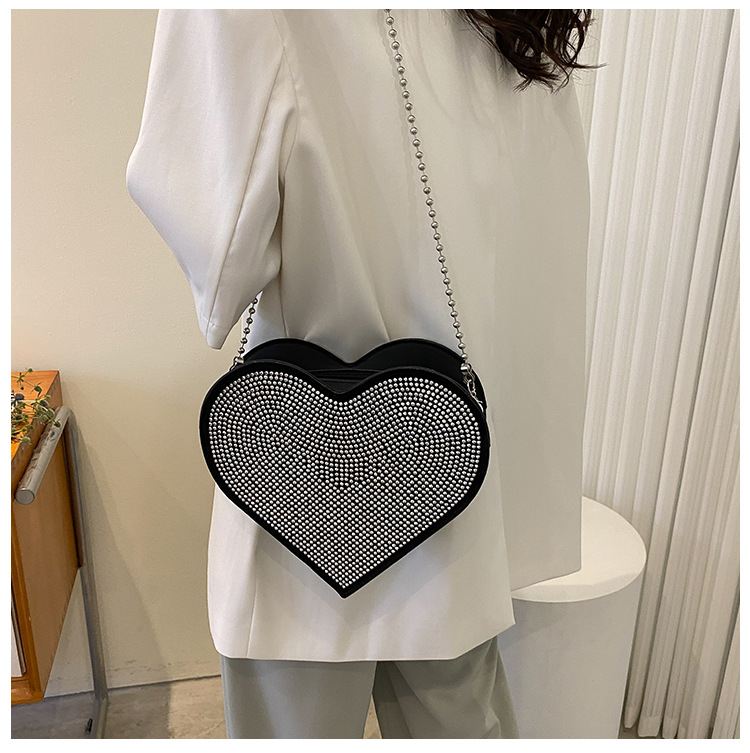 Femmes Petit Faux Cuir Forme De Cœur Couleur Unie Mode En Forme De Coeur Fermeture Éclair Sac Bandoulière display picture 2