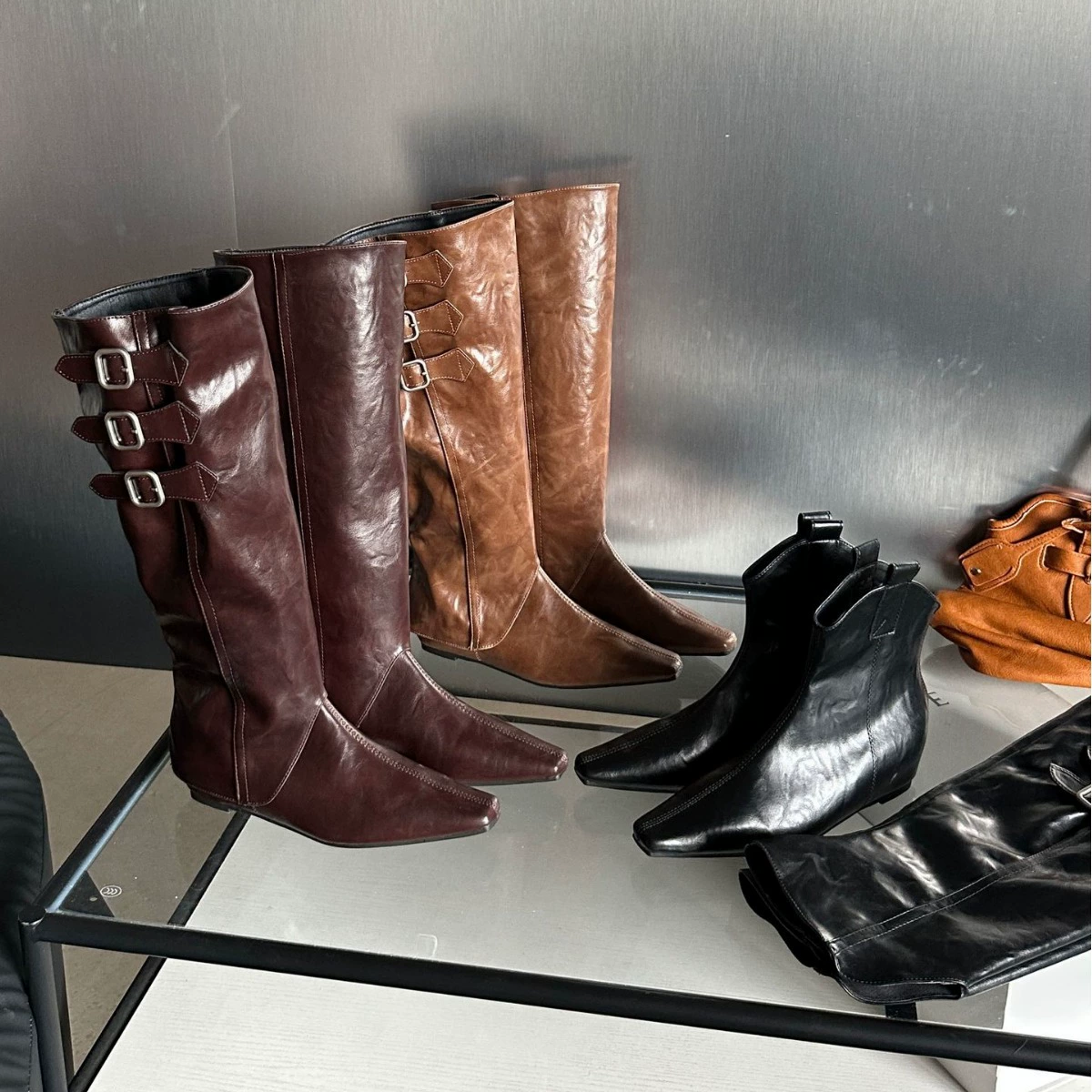 Новые осенние сапоги 2025 года: модные универсальные короткие сапоги с заостренным носком, двойным способом ношения, внутренним увеличением роста, на среднем и низком каблуке, однотонные, для женщин