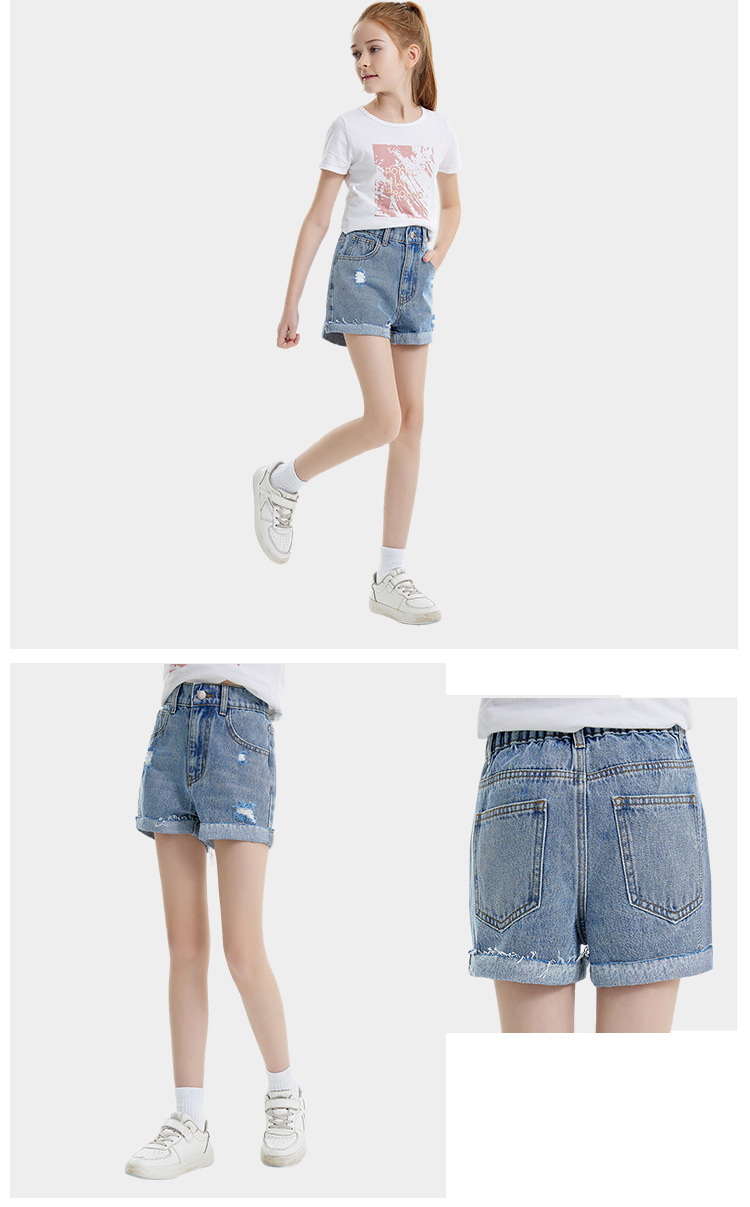 Fashionable denim shorts