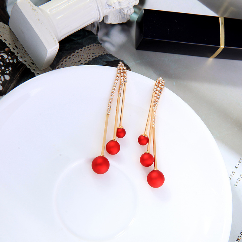 Simple Fashion Pearl Long Earrings display picture 7