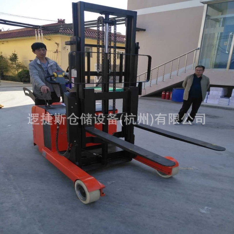 全电动前移式堆高车站驾小铲车叉车托盘堆垛车搬运车节能高效搬运