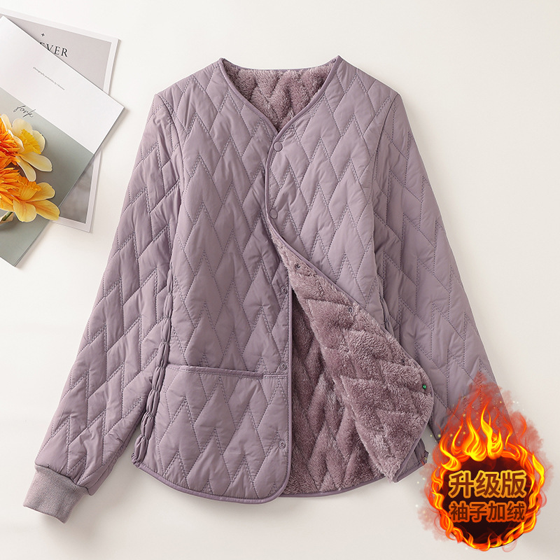 New autumn and winter cotton-padded clothes for women with velvet and thickened inner liner. Close-fitting and warm base layer with women's small cotton-padded jacket.
