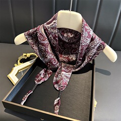 人気の新しい三角スカーフ模擬シルクカシューフラワーショールニッチハイエンドネックプロテクターシルクスカーフ女性のスカーフ卸売
