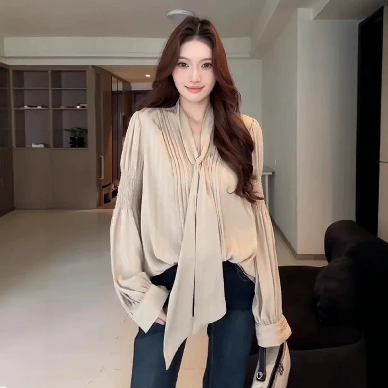 French-style ruffled V-neck long-sleeve shirt for women, autumn high-end loose-fitting work shirt, unique plus-size elegant top French-style ruffled V-neck long-sleeve shirt for women, autumn high-end loose-fitting work shirt, unique plus-size elegant top