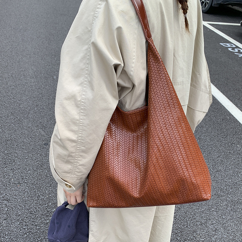 Transfronterizos de gran capacidad bolsa de cestas de verduras para mujeres 2025 otoño y invierno nueva bolsa de hombro retro tejida bolsas de cubo