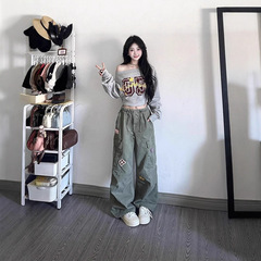 辣妹斜领露肩长袖卫衣女秋季新款数字印花图案短款露脐设计感上衣