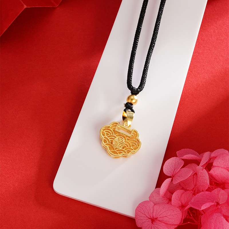 Estilo antiguo patrimonio chino Xiangyun seda collar imitación oro colgante bendición de los hombres y las mujeres no se desvanecen moda nacional caliente