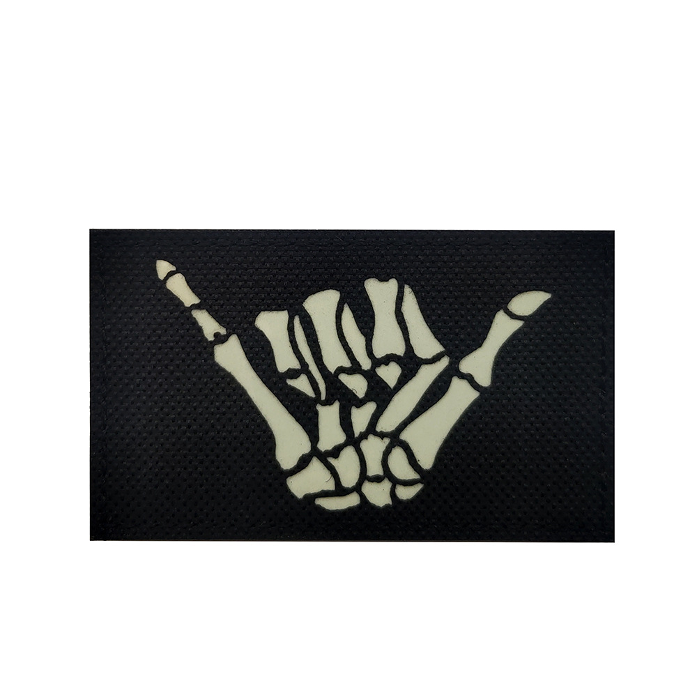 Taiyi copyright suministro en stock Ray cráneo dedo derecho gesto 666IR identificación capítulo velcro luminoso insignia