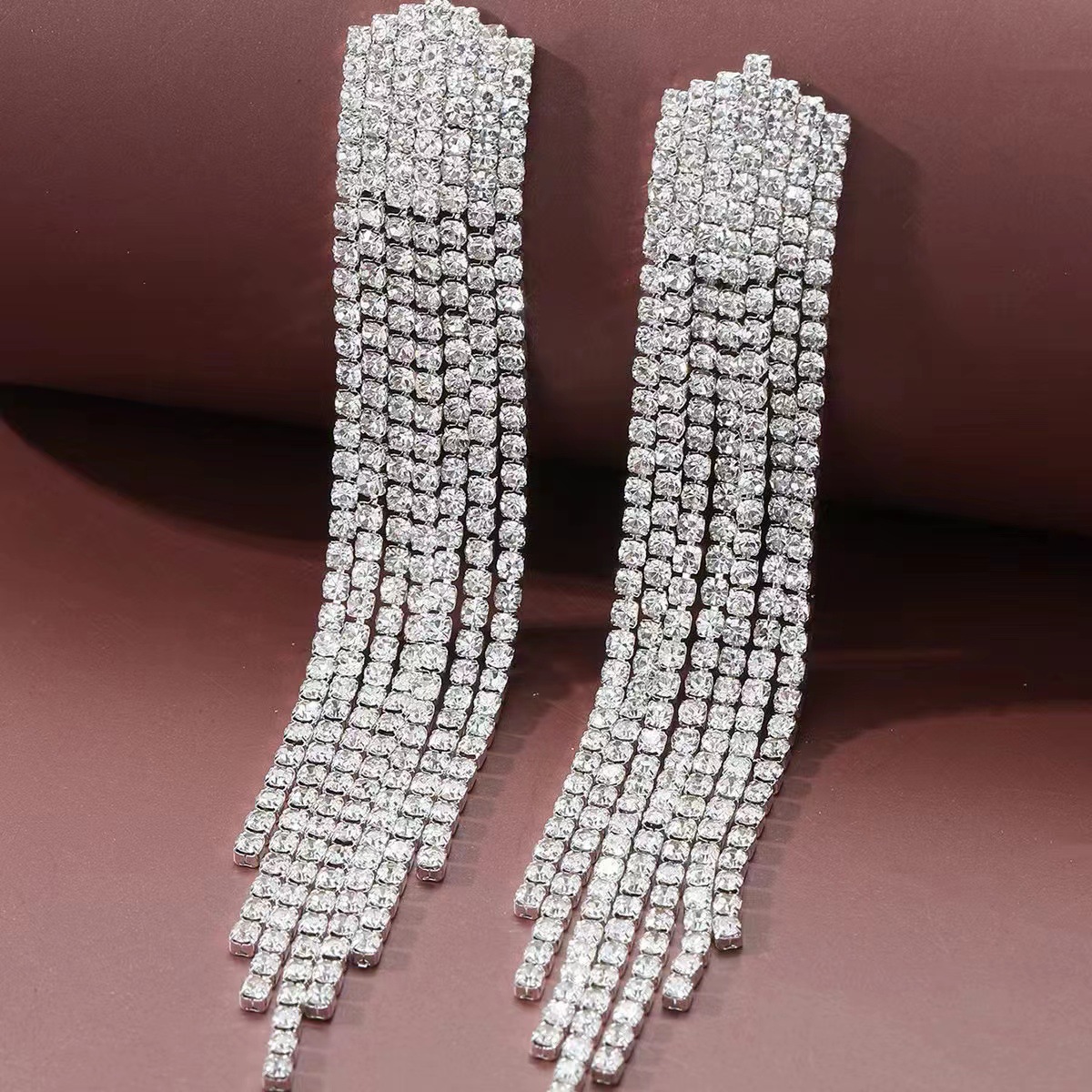 2022 Venta caliente elegante rhinestone garra cadena pendientes europeos y americanos estilo frío largo completo diamante borla pendientes Corea del Sur pendientes