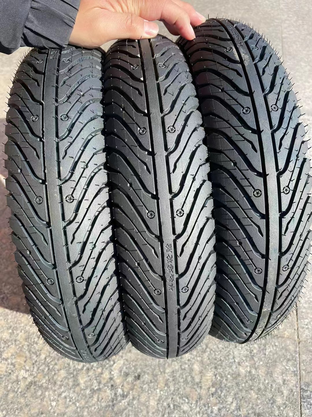 Supply of 3.00-10/14X2.50 Gaidihu Steel Wire Tires for Electric Vehicles, Vacuum Tires, Thickened Explosion-Proof Tires for Tricycles