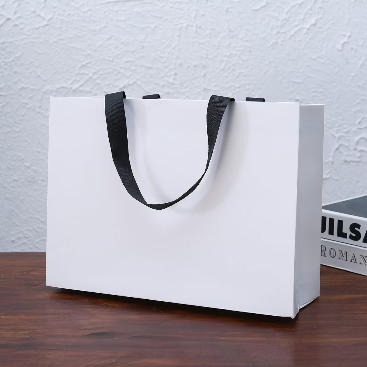tienda de ropa bolsas de mano personalizadas de alto nivel lujo ligero estilo salón de belleza tienda de ropa de mujer bolsas de regalo bolsas de papel personalizadas logotipo impreso