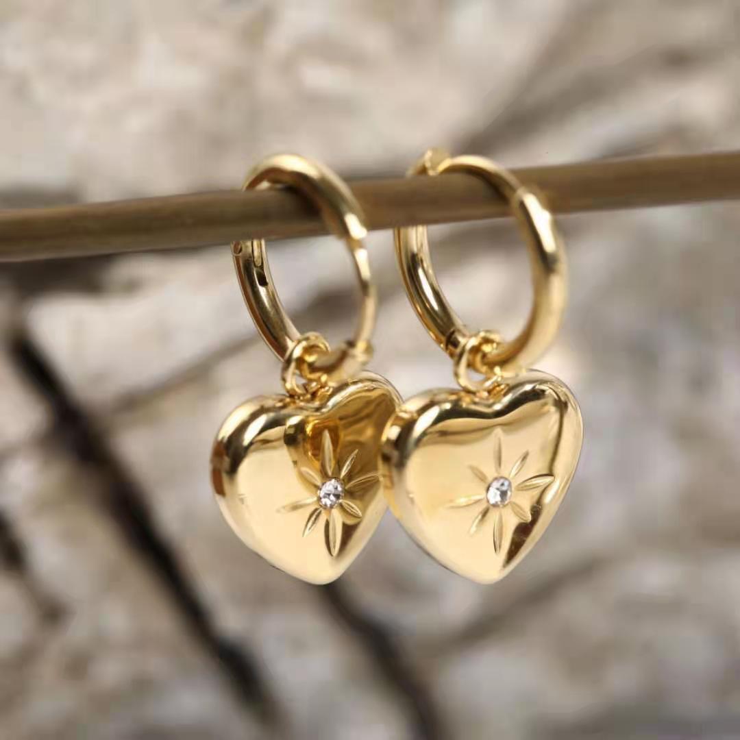 Pendientes Colgantes De Circonita Con Incrustaciones De Acero De Titanio En Forma De Corazón De Moda 1 Par display picture 4