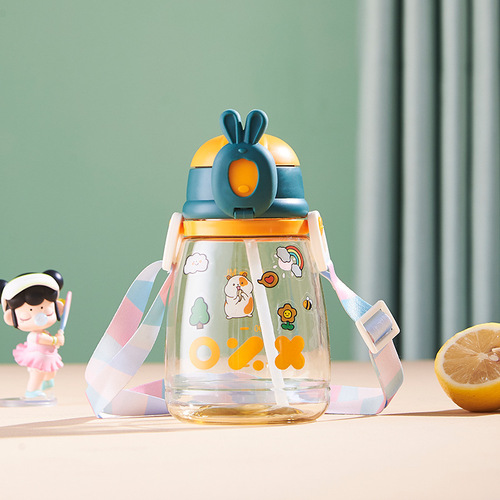 Cute water bottle with straw, large-capacity, portable outdoor plastic cup—perfect for students! Features a space-themed design and comes with a stylish crossbody strap.