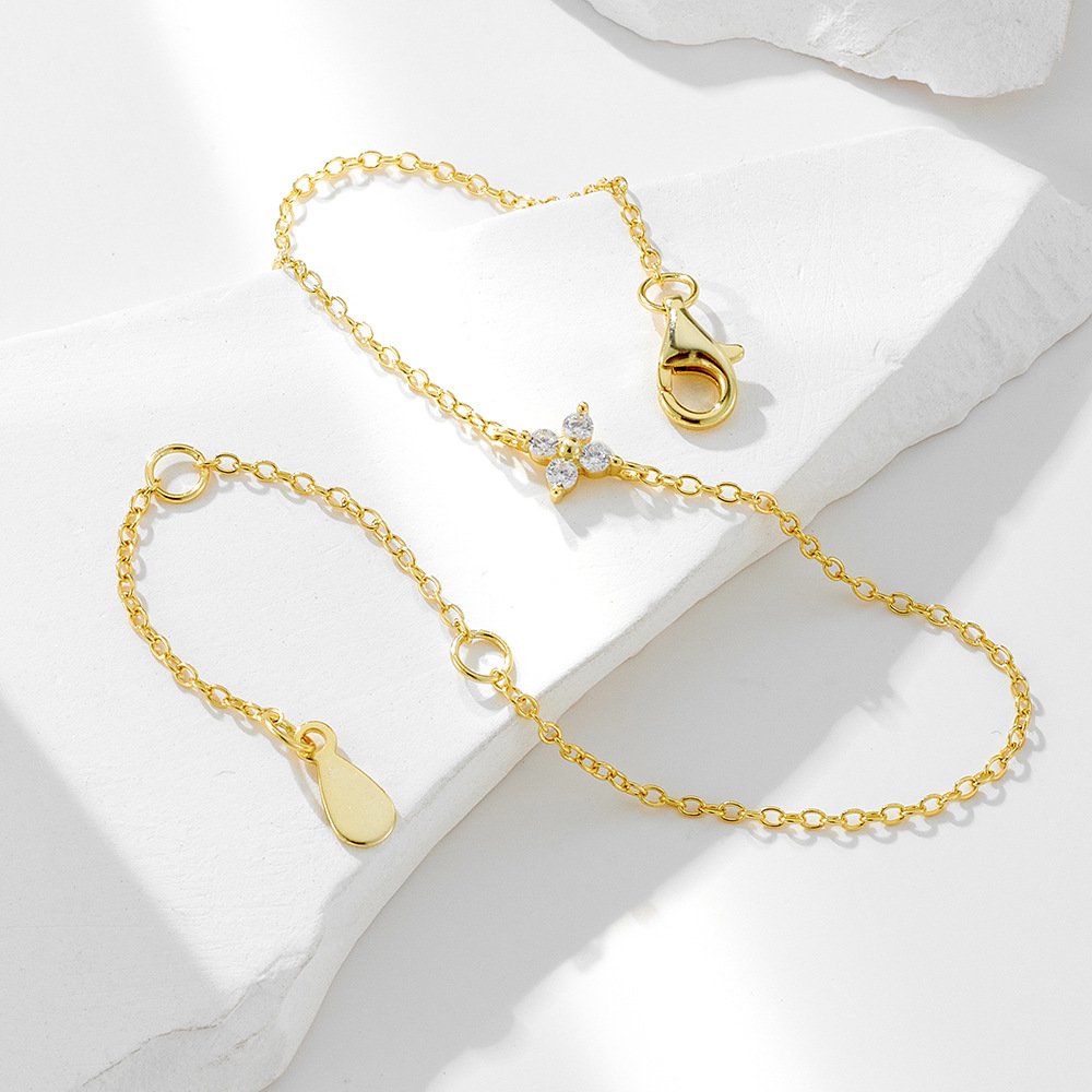 S925 pulsera de trébol de cuatro hojas de plata esterlina mujer europea y americana ins nicho de lujo ligero moda simple circón colgante cadena colgante joyería de mano