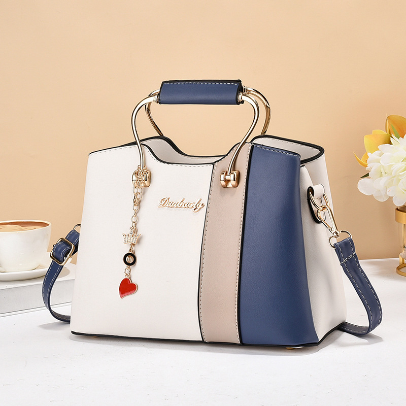 Blanco con azul