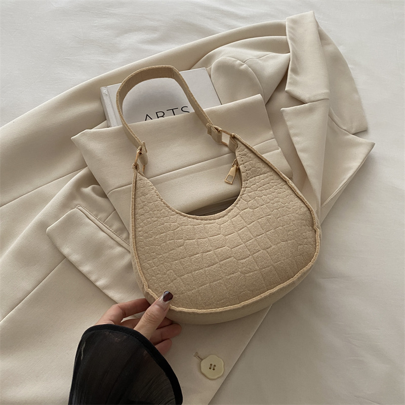 2024 otoño nuevo bolso de luna nueva moda femenina casual marea retro fieltro patrón de cocodrilo bolso de axila bolso de hombro para mujer