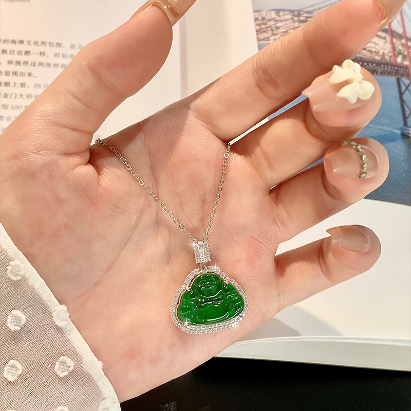 Material peligroso natural de alta gama Jade Yang Green Buddha Collar Cuerpo general S925 Plata de ley Maitreya Buda Cadena de clavícula A Jade
