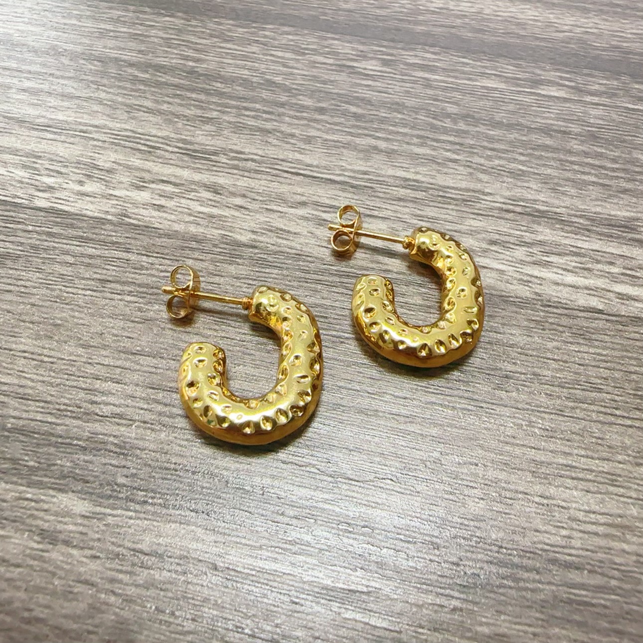 Europa y los Estados Unidos de moda transfronteriza alta sensación de textura elíptica de tendencia 18K acero inoxidable para mujeres brillante pernos de orejas mujeres al por mayor