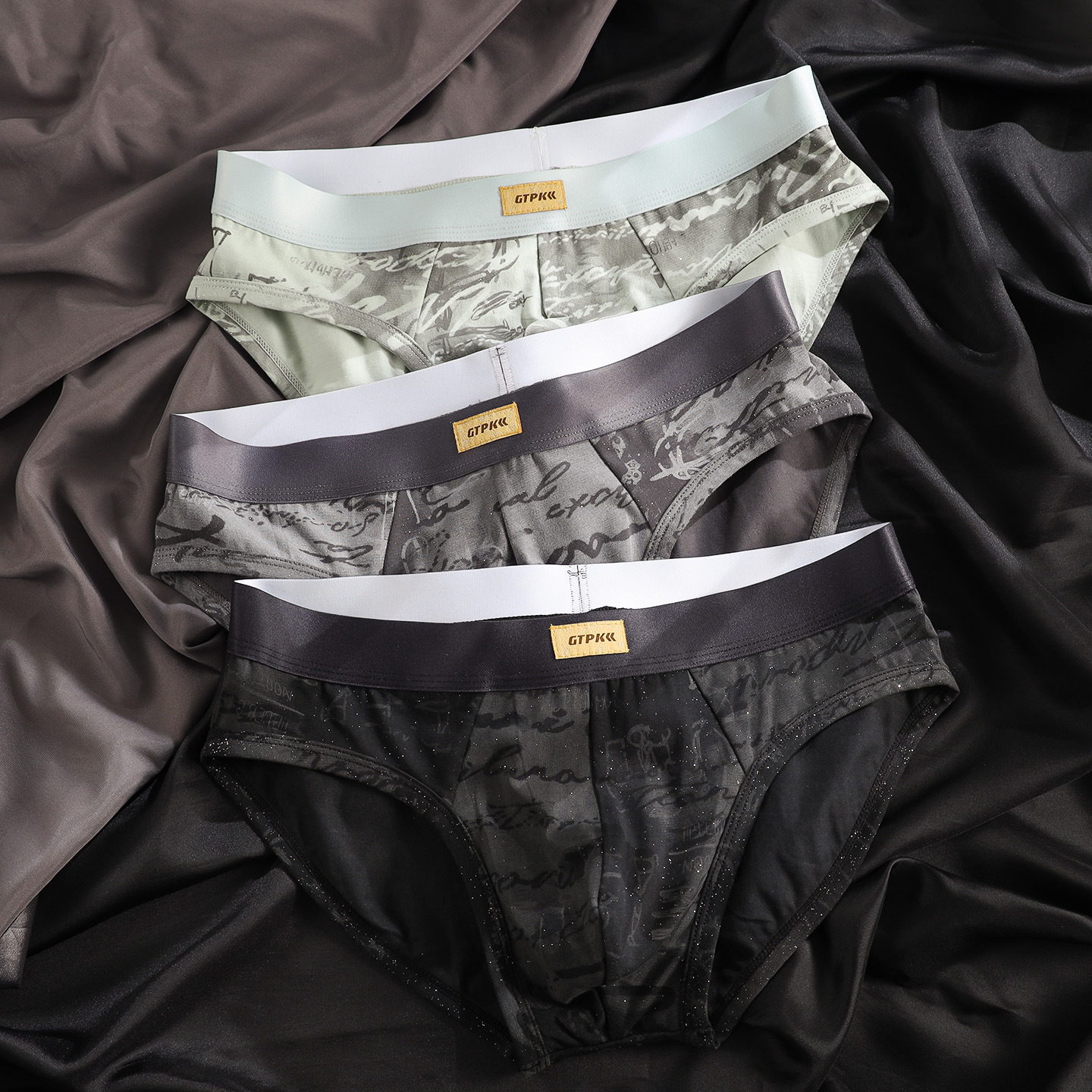 New autumn and winter men's cotton briefs, breathable, mid-waist, U-shaped large pouch, comfortable, suitable for all seasons, wholesale